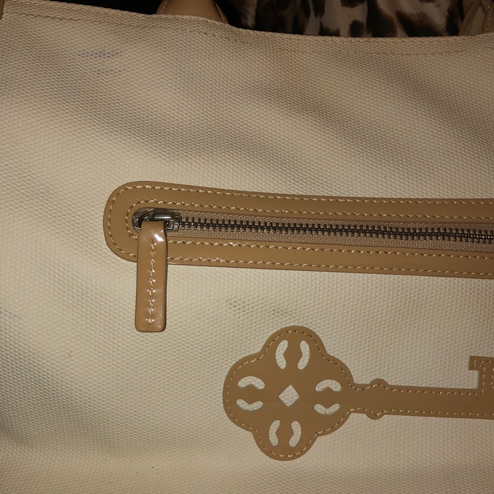 Handbag - Picture 6 of 8